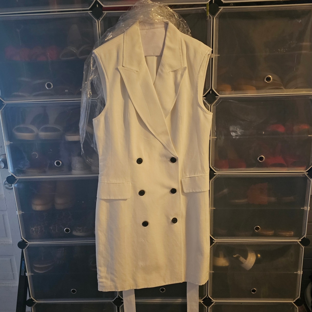 White Double-Breasted Sleeveless Blazer Dress